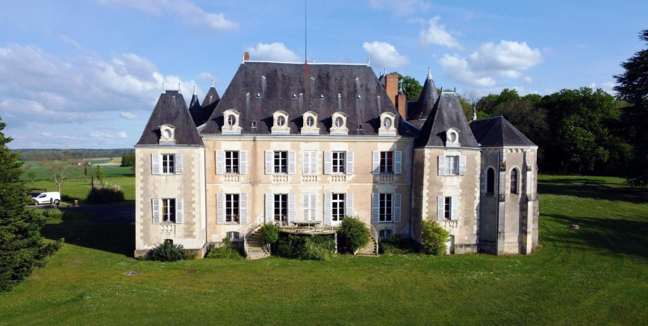 Château de Piolant Dange-Saint-Romain Extérieur photo