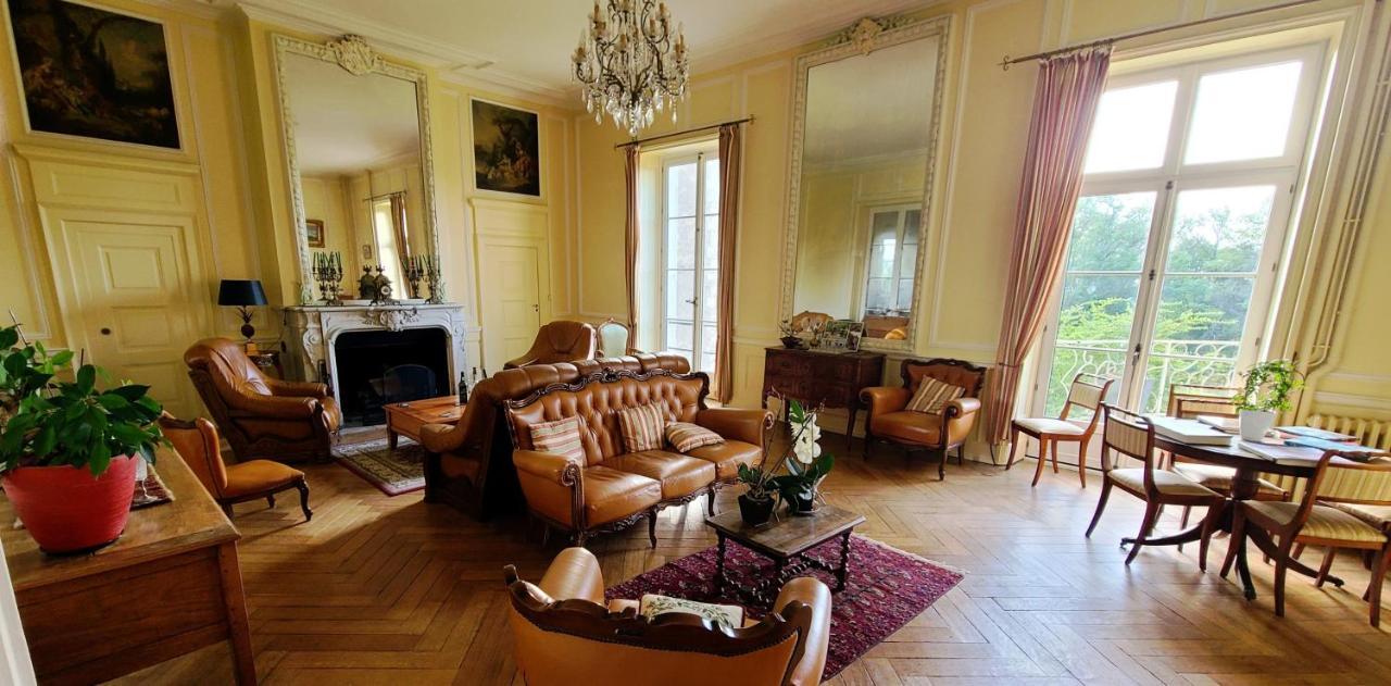 Château de Piolant Dange-Saint-Romain Extérieur photo